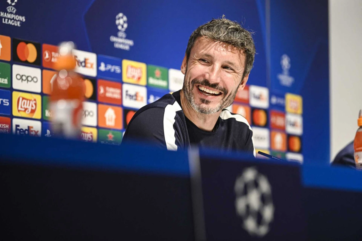 Mark Van Bommel revelou erro do Royal Antuérpia