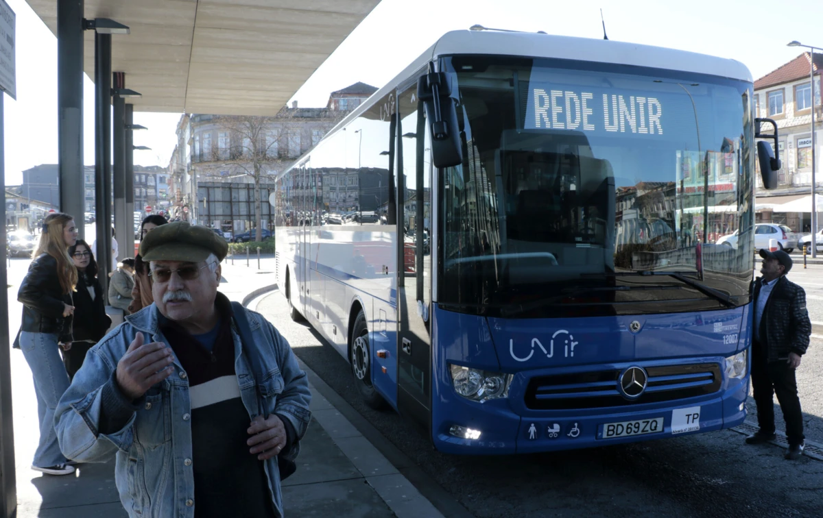 "Quem não tem passe, vai à borla", revolta-se José Sousa, de 66 anos