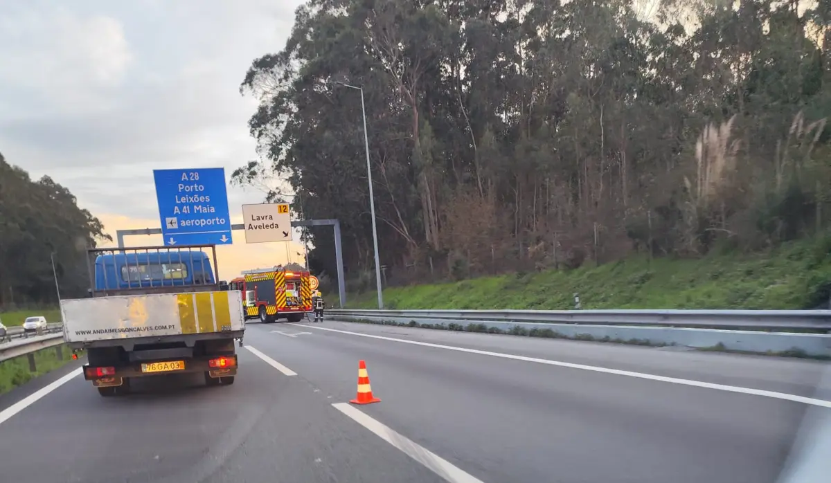 Trânsito está condicionado na saída para Lavra, em Matosinhos