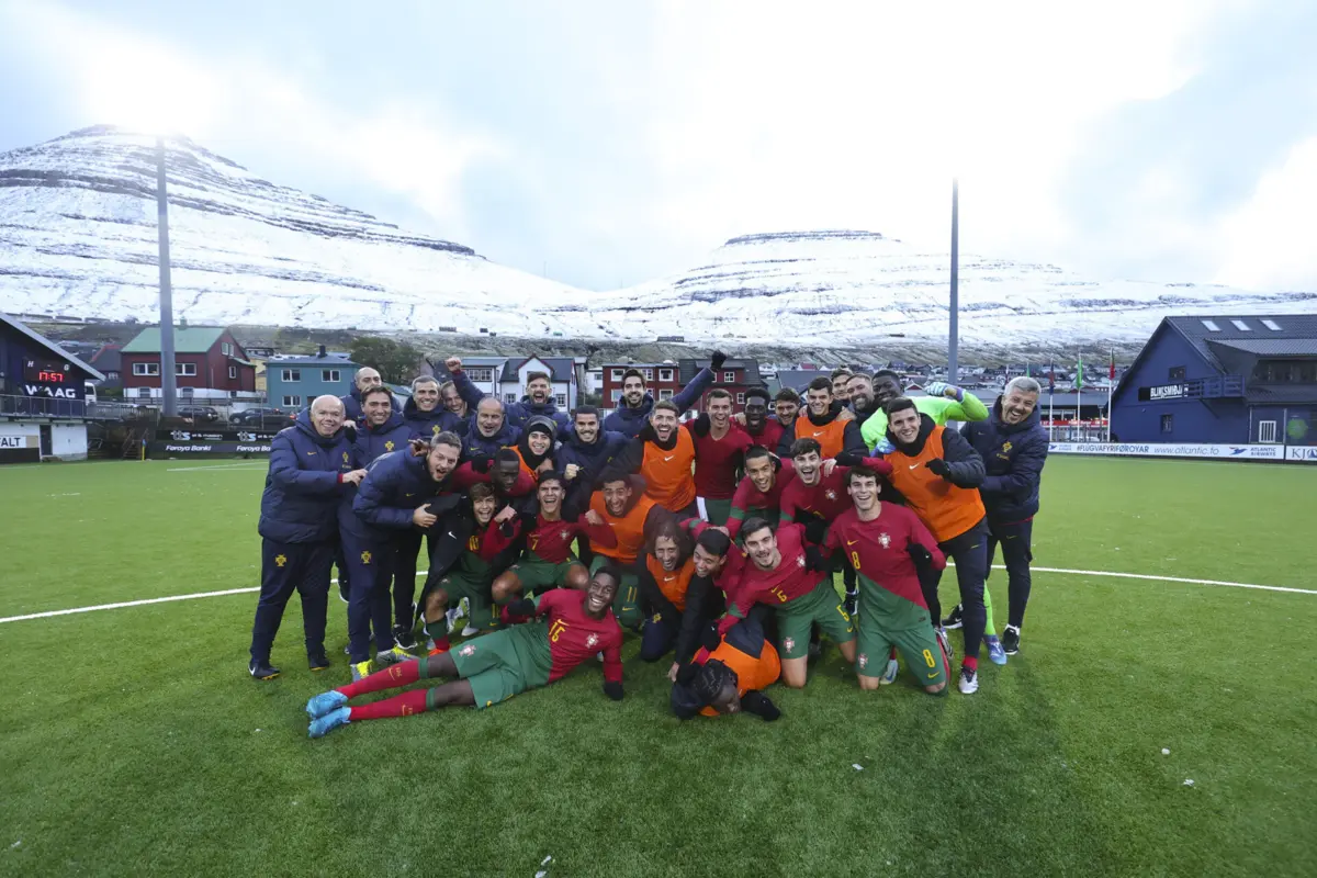 Comitiva portuguesa festeja o apuramento para o Euro 2025