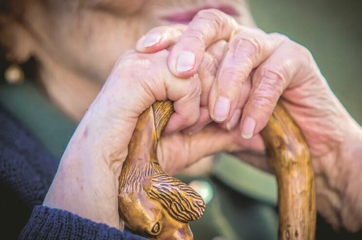 A retirada dos idosos começou ontem, terça-feira
