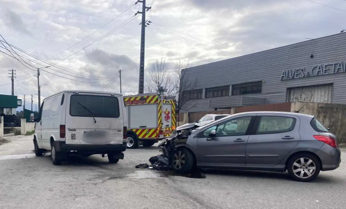 Imagem de contexto do artigo Cinco feridos numa colisão em Oliveira de Azeméis