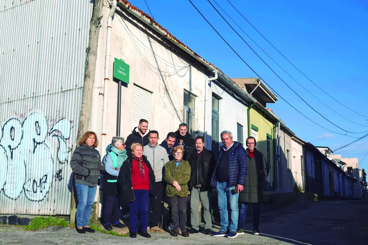 Moram 15 famílias nas casas que a diocese trocou por um apartamento