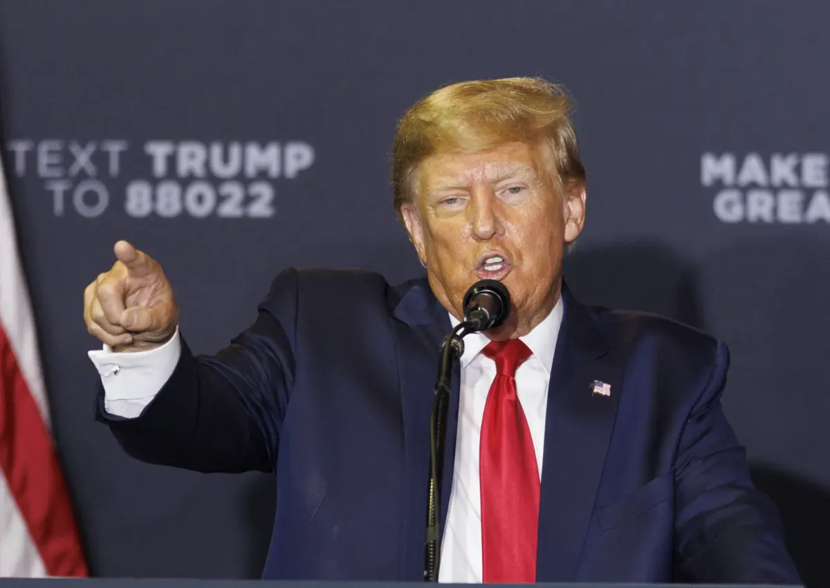 Donald Trump foi banido do Facebook após a invasão ao Capitólio, mas a sua conta foi restaurada em 2023