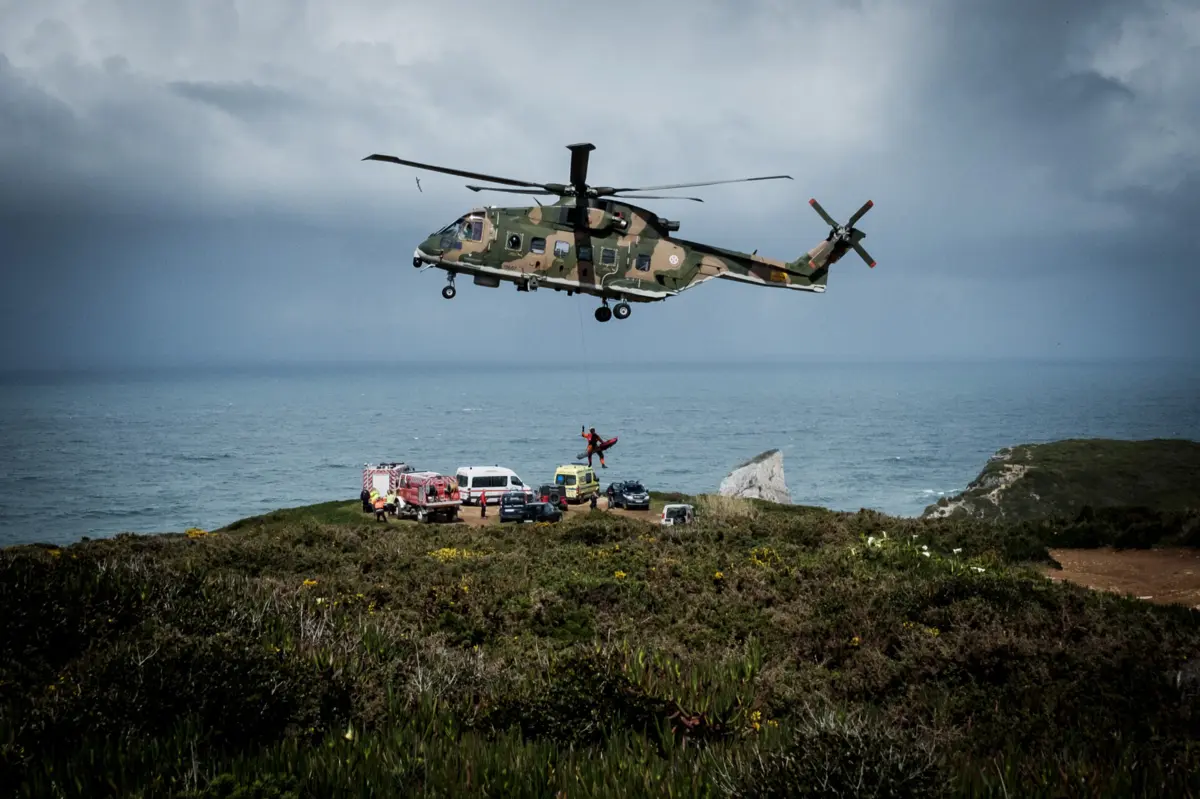 Areal da praia da Ursa situa-se numa zona de difícil acesso