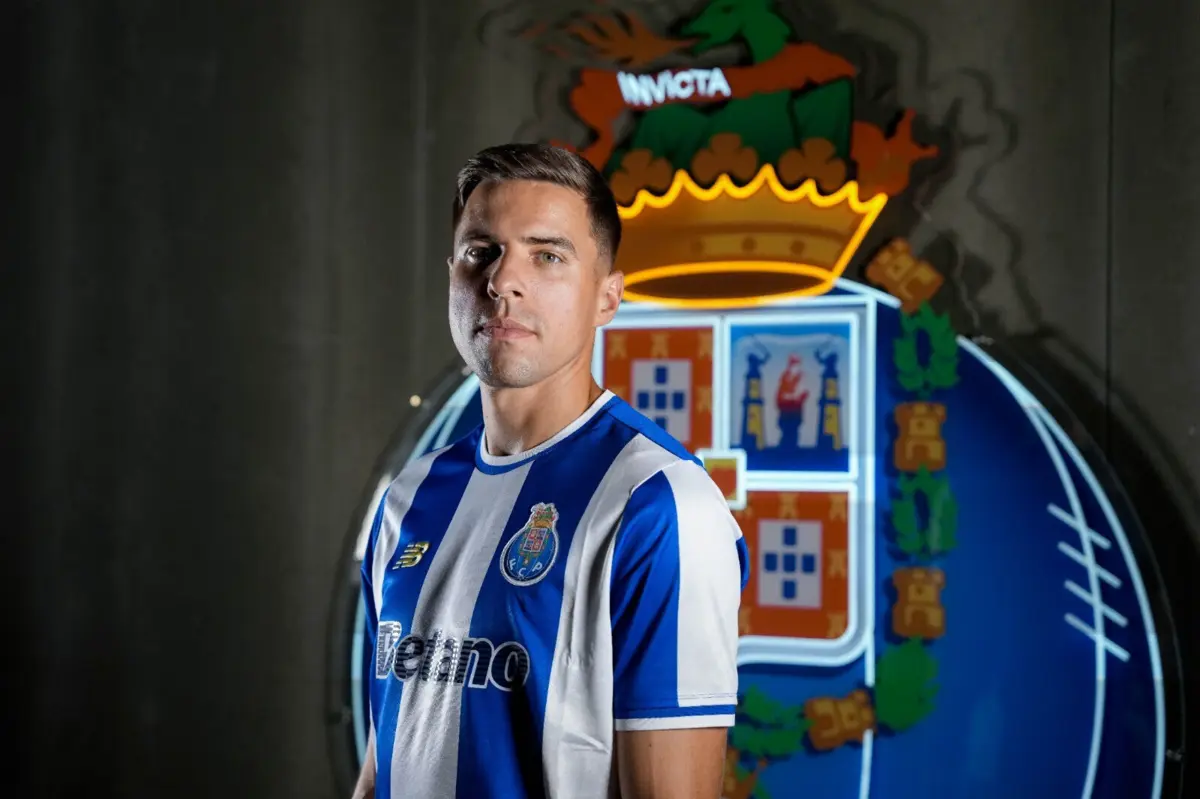Jan Bednarek diz que traz experiência à equipa portista