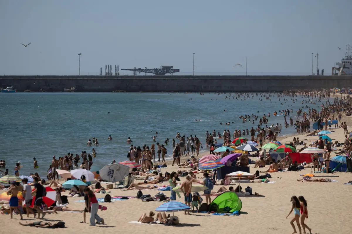 Praia de Matosinhos teve classificação de "má" na época balnear do ano passado, devido a repetidos casos de poluição