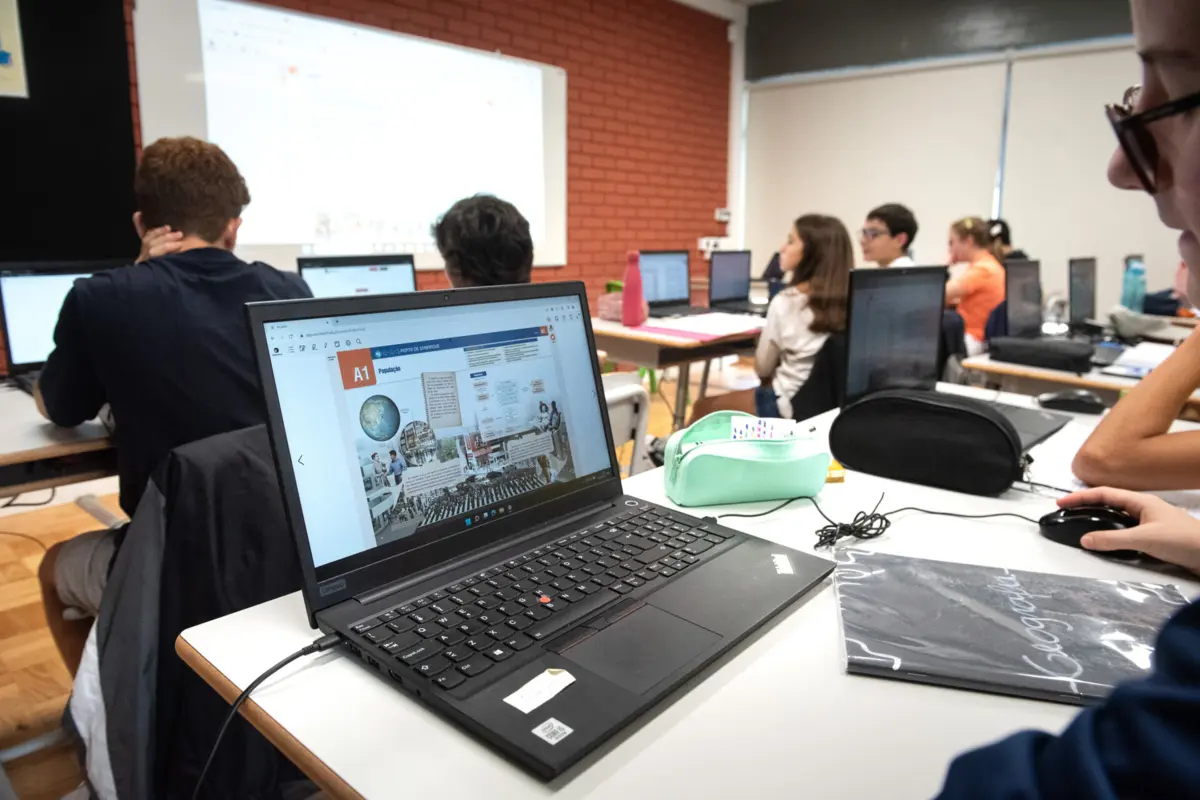 Fernando Alexandre garante que o número caiu 89% face aos 20 887 alunos que se mantinham nessa situação pela mesma altura em 2023, ou seja, no final do 1º período letivo do ano passado