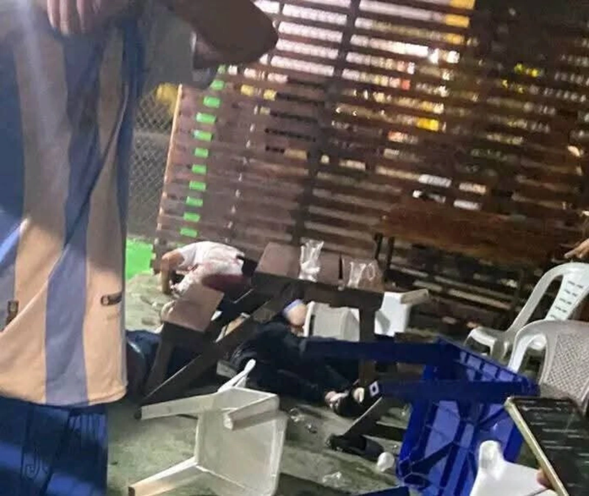 Homens armados mataram 11 pessoas num bar