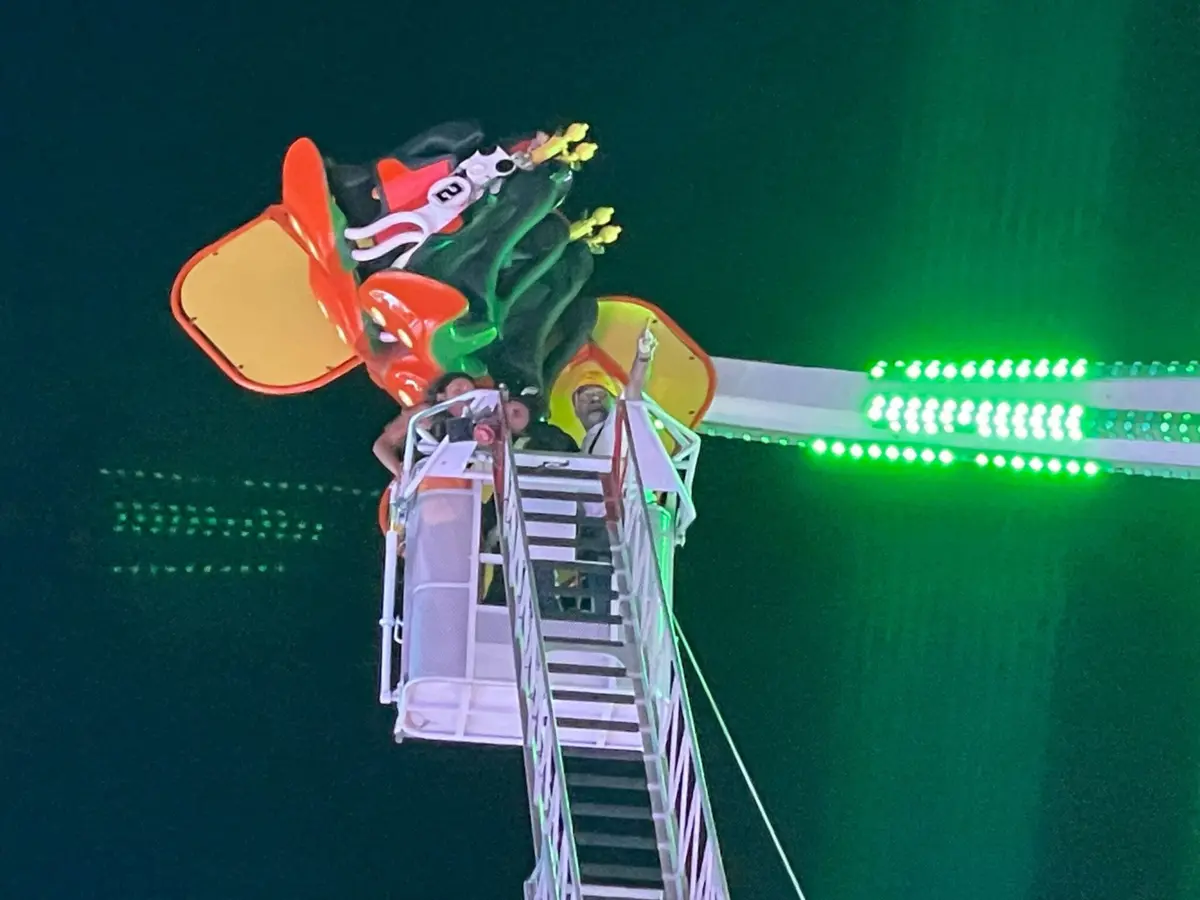 Sete cidadãos ficaram presos a cerca de 30 metros de altura