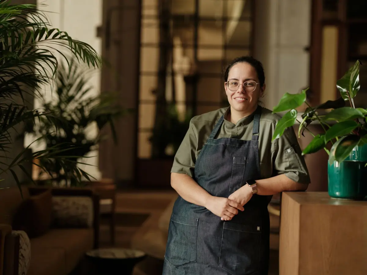 A chef pasteleira Maria Ramos assina as criações doces do Santa Joana.