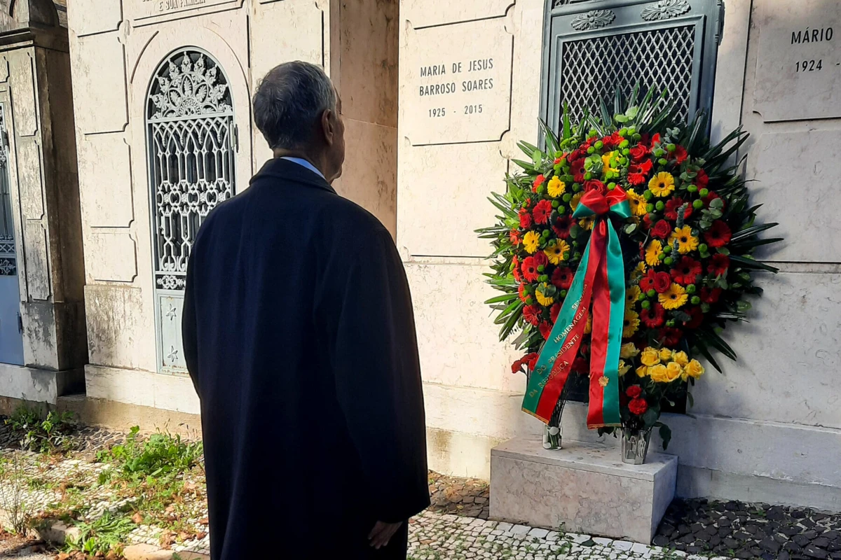 Imagem de contexto do artigo Marcelo depositou coroa de flores no jazigo de Mário Soares