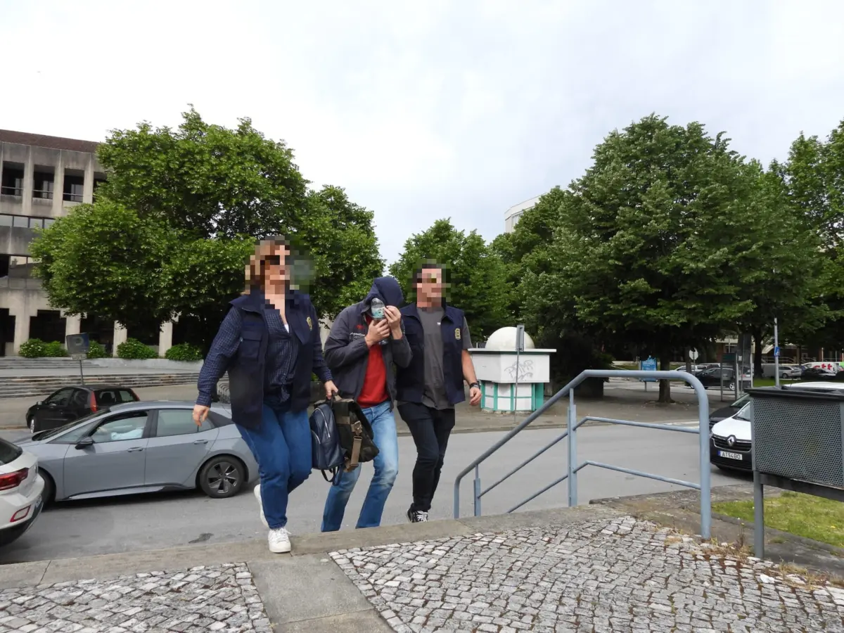 Arguido praticou os crimes na sala de aulas, sobre alunas entre os 6 e os 9 anos