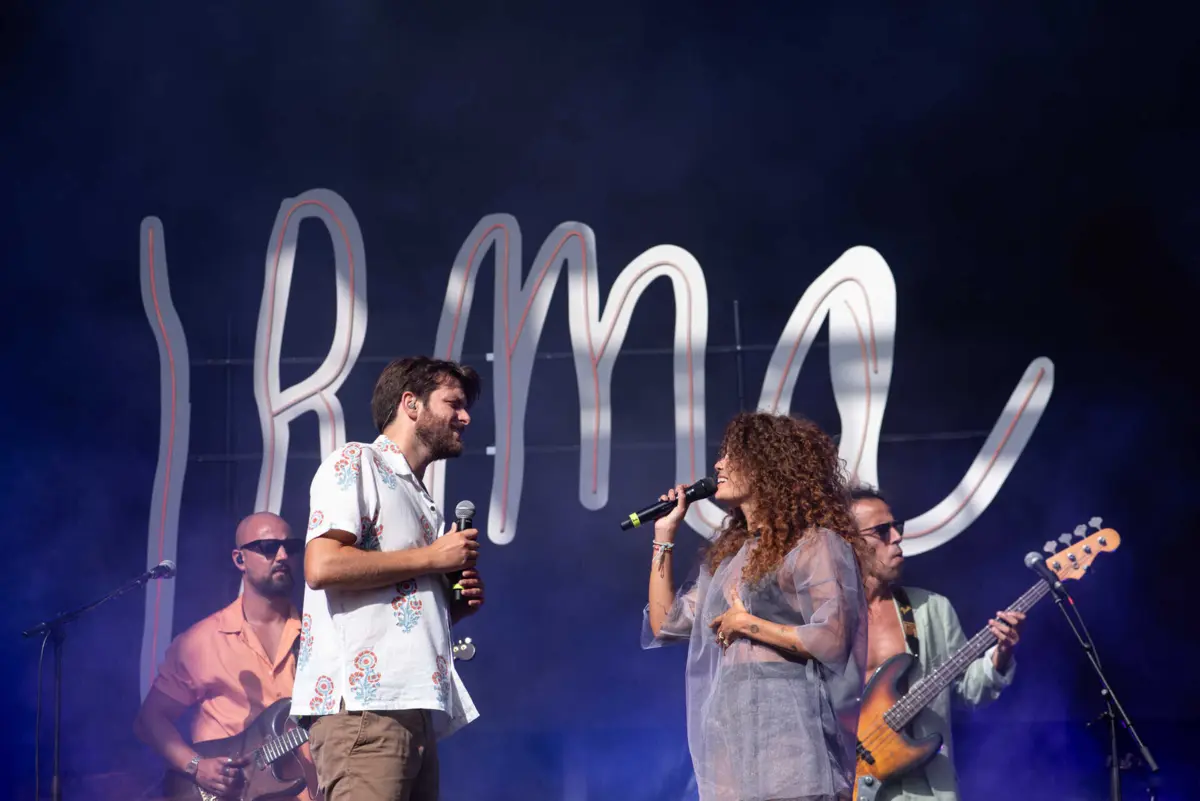 Tiago Nacarato subiu ao palco convidado por Irma.