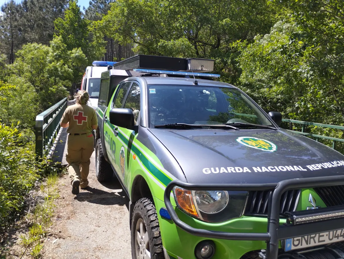 A Cruz Vermelha e a GNR estiveram no local