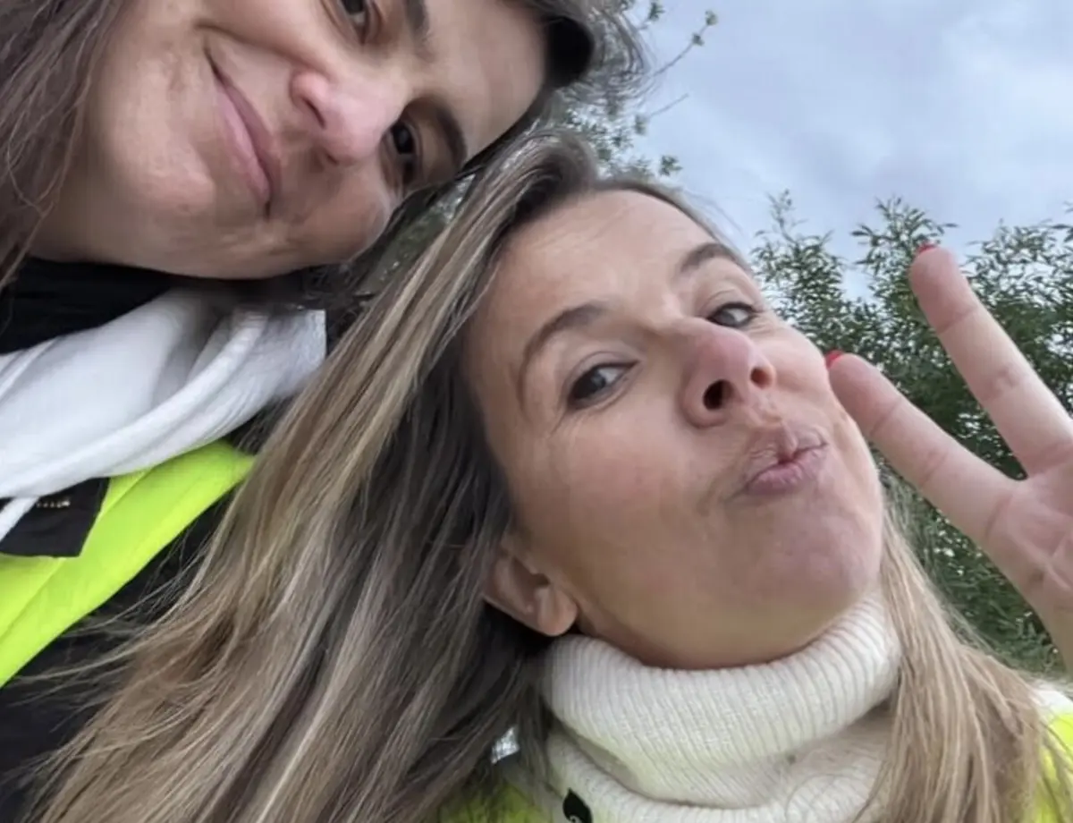 Ana Garcia Martins a meio de um das etapas com uma das companheiras da peregrinação