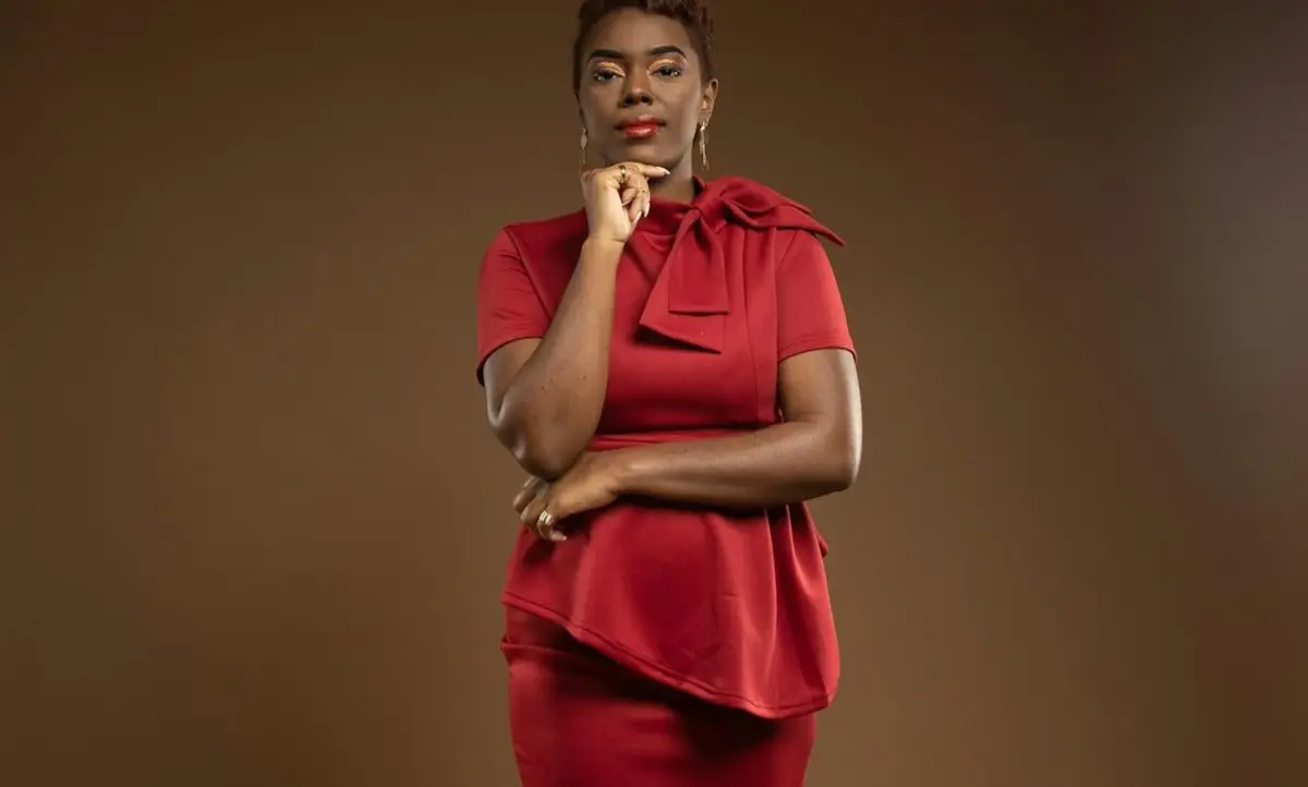 Imagem de contexto do artigo Peplum, o truque tendência que vai afinar a cintura, valorizar a anca e dar-lhe movimento