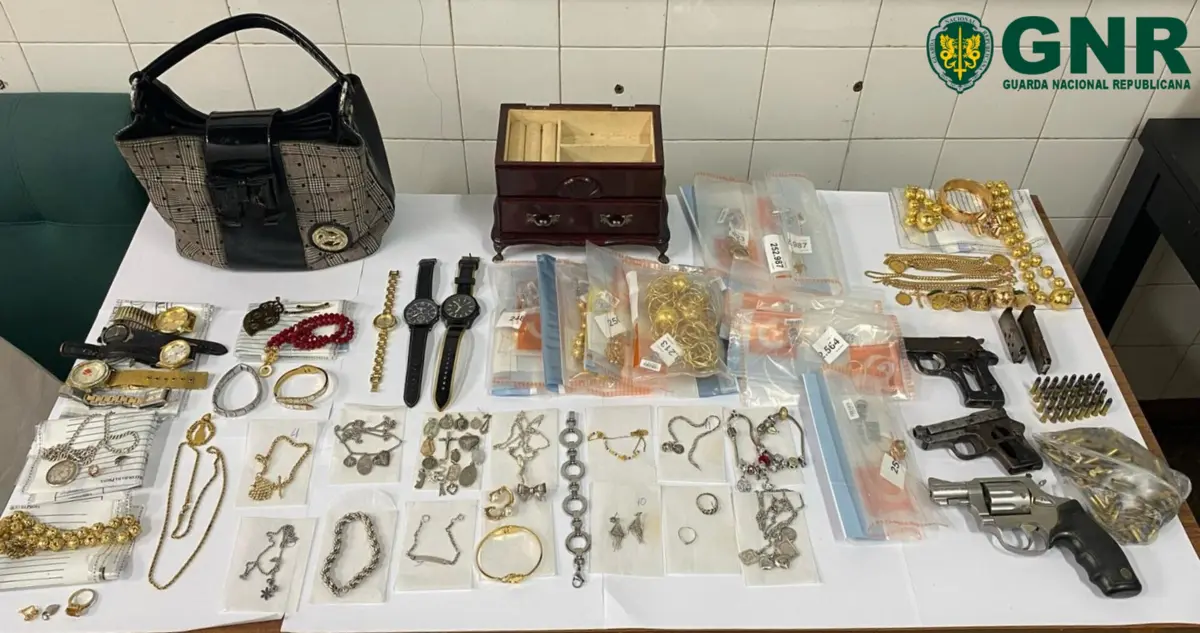 GNR recuperou diversos objetos furtados, incluindo peças de ouro