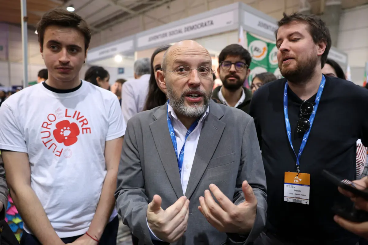 Imagem de contexto do artigo Livre apresenta queixa à CNE e ERC contra PSD, RTP, SIC e TVI sobre debates televisivos