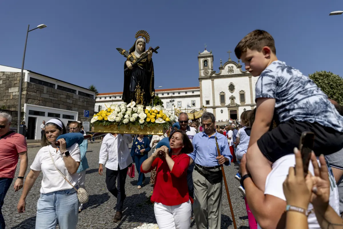 Quando a procissão arrancou, o silêncio instalou-se entre os presentes