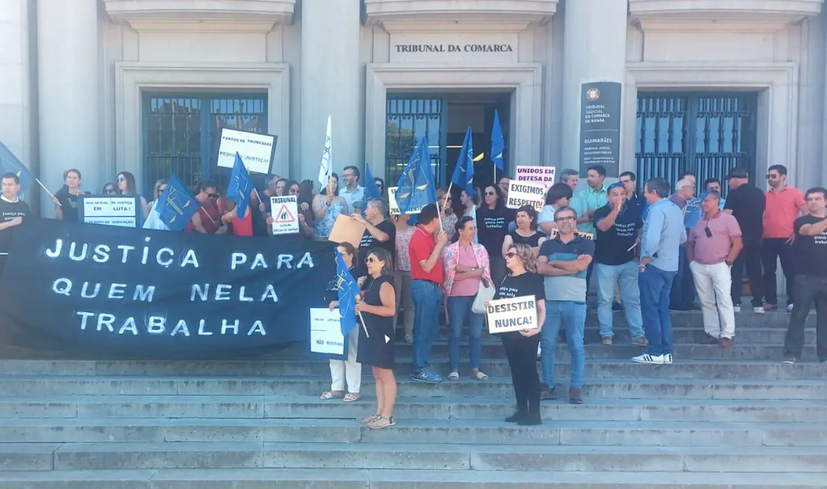 Funcionários judiciais em greve
