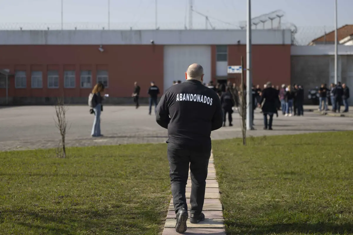 Guardas prisionais em greve junto à cadeia de Custóias aa 31 de janeiro