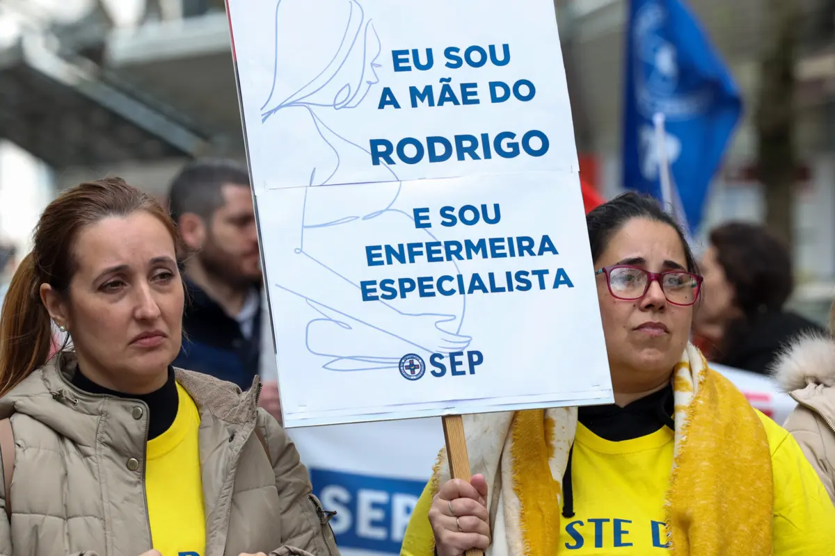 Imagem de contexto do artigo Enfermeiras discriminadas por terem sido mães exigem solução para problema