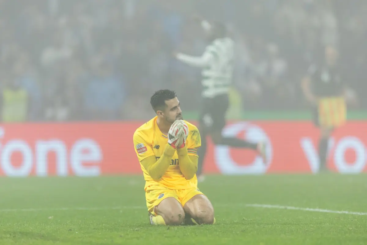 Desalento de Diogo Costa após o golo de Luis Suárez