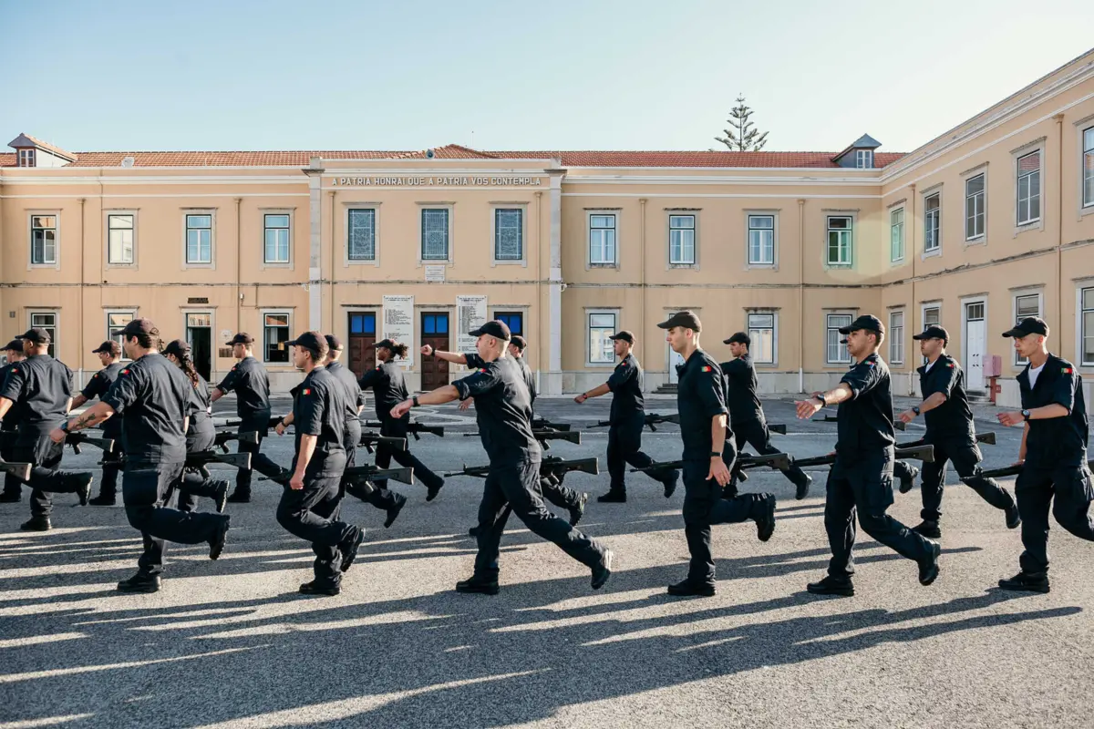 A terceira valência das Forças Armadas, o Exército, mantém as candidaturas à categoria praça abertas em permanente