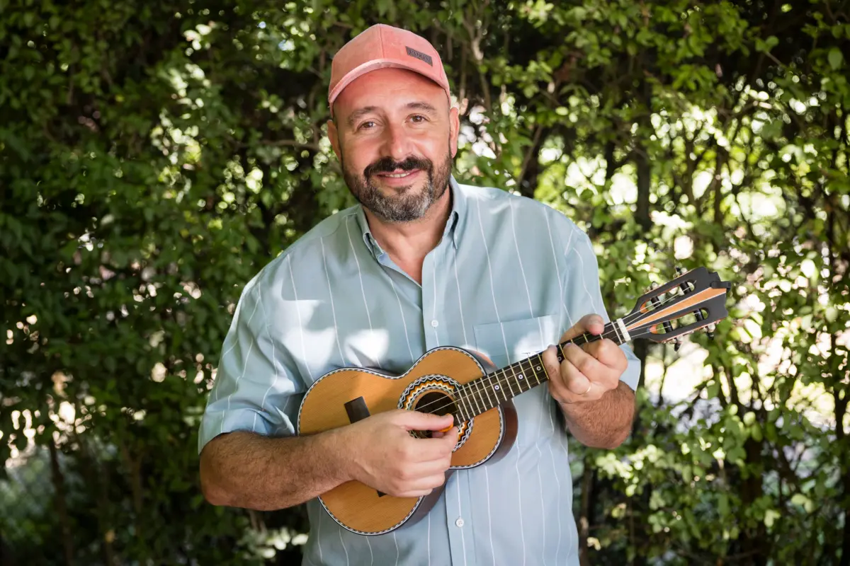 Pedro Pinheiro é um dos fundadores e músicos da Orquestra Bamba Social, que organiza Casa de Bamba, encontros com roda de samba e chorinho. A próxima sessão é a 13 e 14 de setembro no Jangal Gastro Bar, no Porto