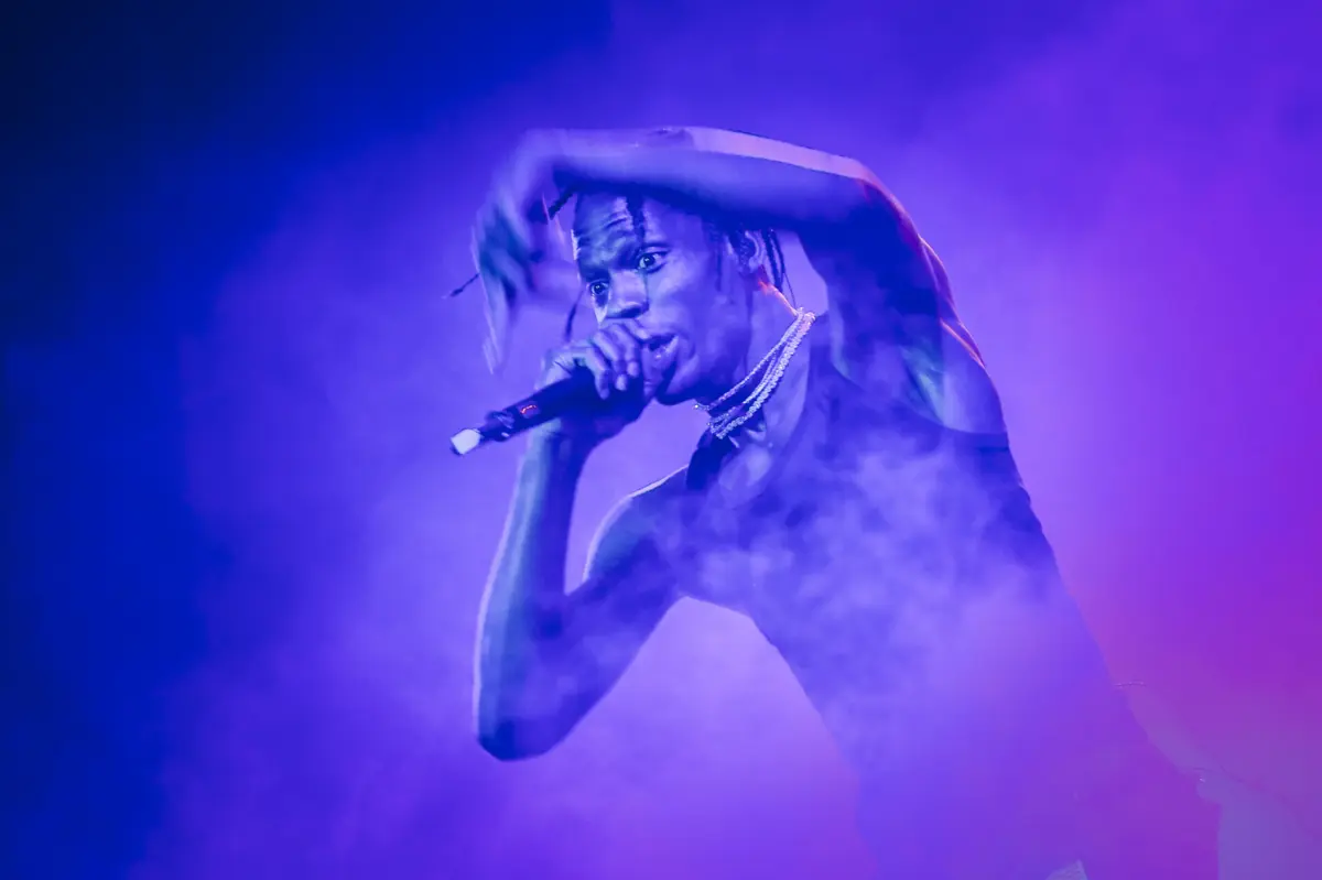 Imagem de contexto do artigo Pré-venda para Travis Scott arranca às 15 horas, mas já há fila digital