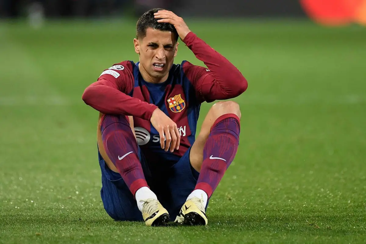 João Cancelo falhou o último jogo do Barcelona, frente ao Atlético de Madrid, por precaução