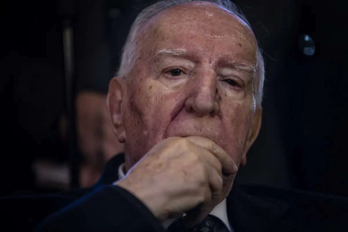 Publicação da obra coincide com as comemorações do centenário do autor