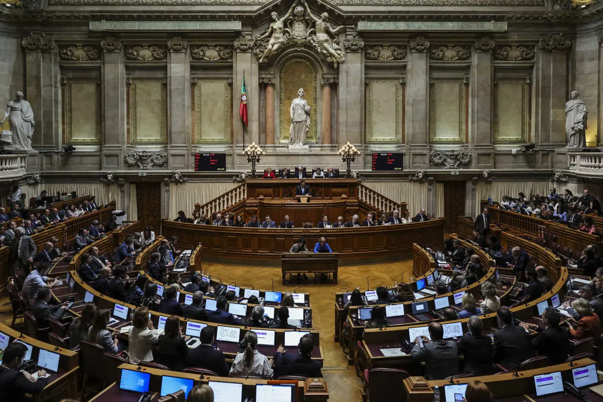 Eleições legislativas antecipadas vão realizar-se a 18 de maio