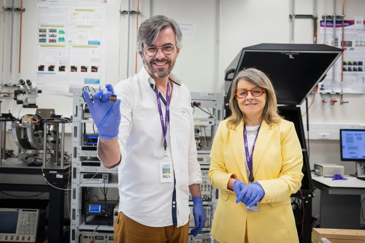 Ricardo Ferreira, investigador do INL, e Paula Galvão, da unidade de Negócio e Relações Estratégicas