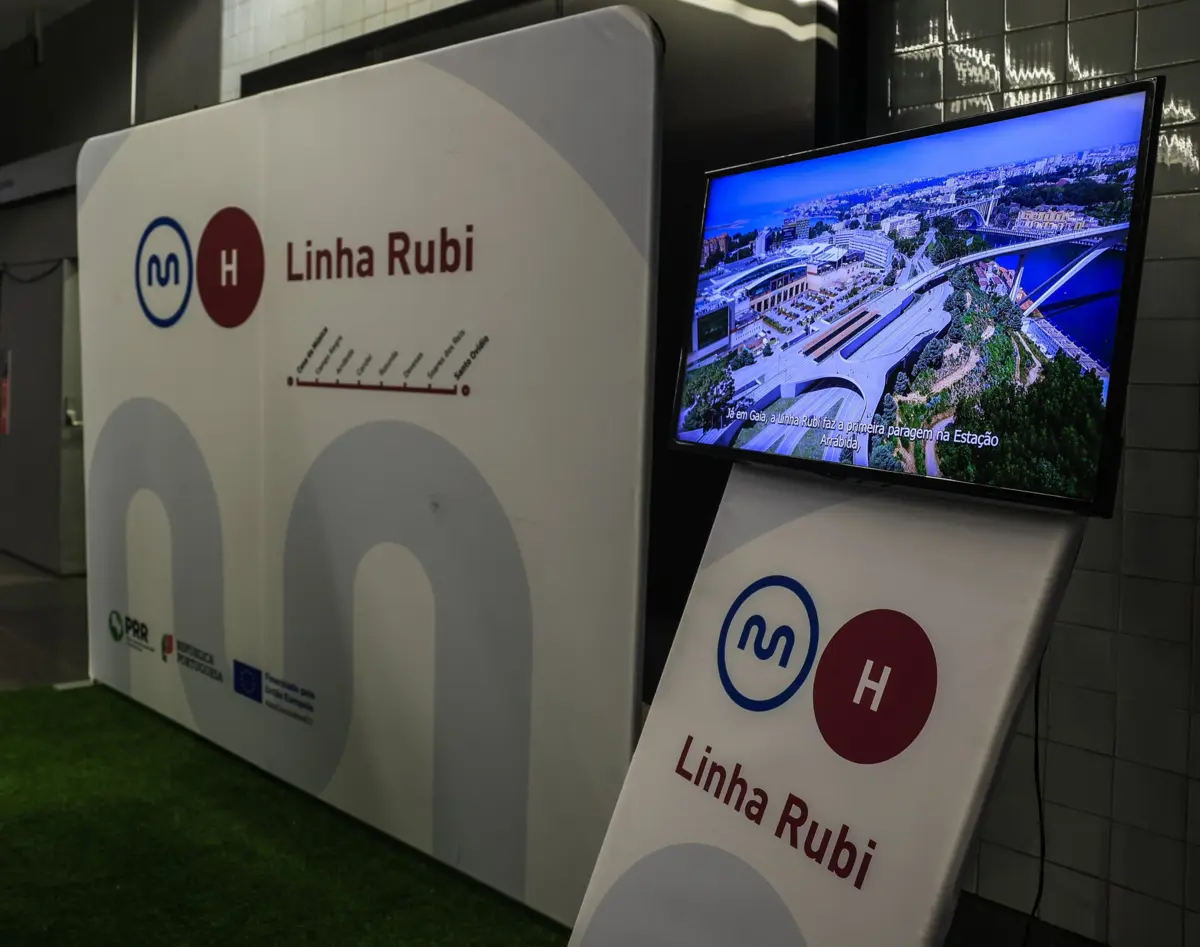 Imagem de contexto do artigo Viaduto sobre a A1 em Gaia vai ligar Jardins da Arrábida à Linha Rubi do metro