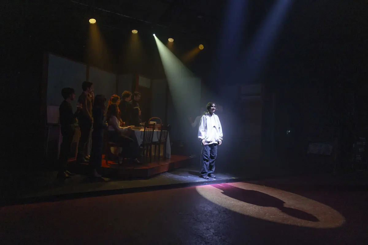 Protagonista Beatriz Neri lidera um elenco cheio de juventude em "Anne Frank - O musical"