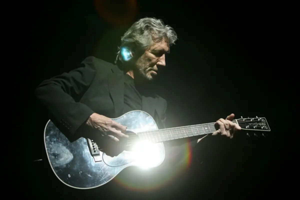 Imagem de contexto do artigo Concerto insólito. Roger Waters passa uma hora a ler e insulta fãs