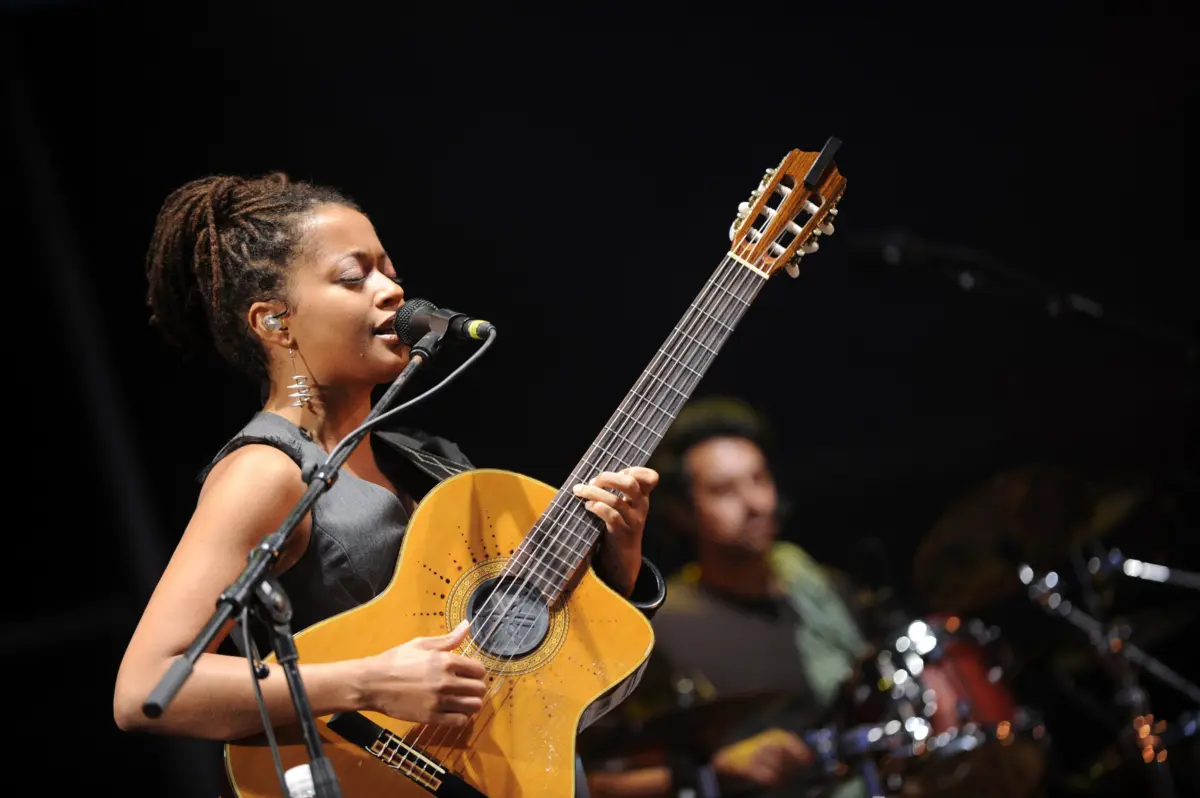 A cantora Sara Tavares, num conceto em Lisboa, em 2009