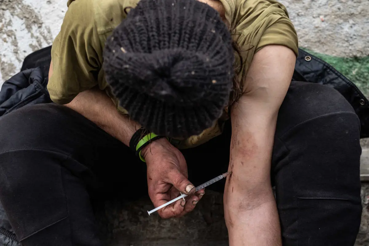 Uso de drogas é uma das principais formas de transmissão das hepatites