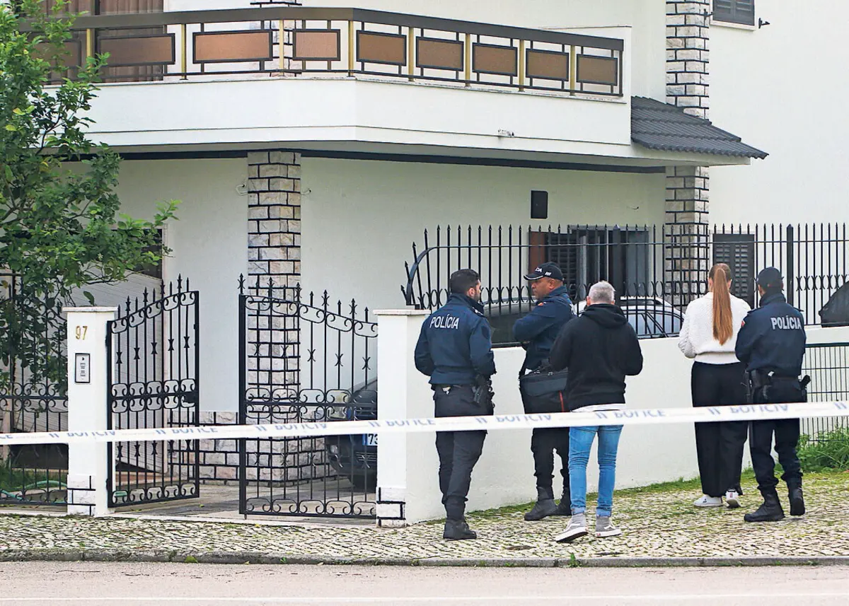 Ainda na sua moradia, o arguido afirmou a agentes da PSP que “tinha problemas psiquiátricos”