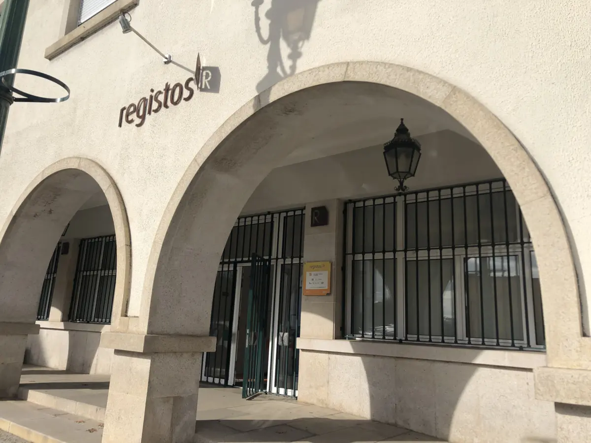 O presidente do Sindicato dos Trabalhadores dos Registos e do Notariado considera que a situação “é a falência do próprio Estado”