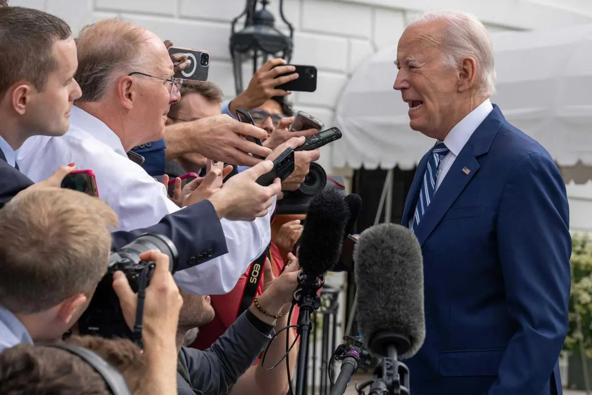 Marca na cara de Biden foi notada por jornalistas em Chicago