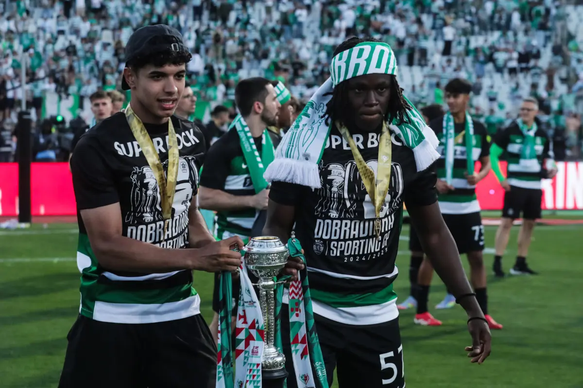 Jovem leonino na celebração da Taça de Portugal