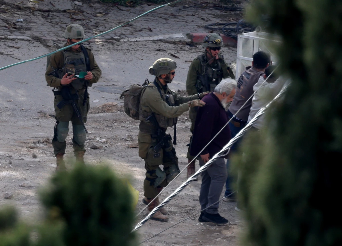 Israel mantém operação na Cisjordânia. Organização B’Tselem diz que há "milhares de palestinianos detidos em condições desumanas"