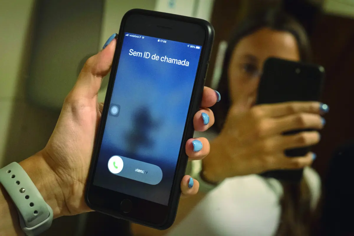 Além de duplicar os cartões SIM das vítimas, a mulher também lhes telefonava para sacar dados