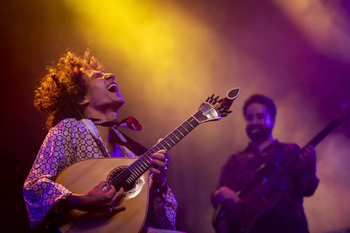 Expresso Transatlântico: a guitarra de Gaspar Varela é a sua imagem de marca.