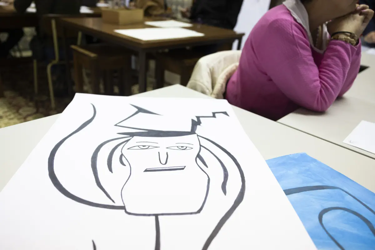 Desferia bofetadas, pontapés e reguadas nos menores ofendidos