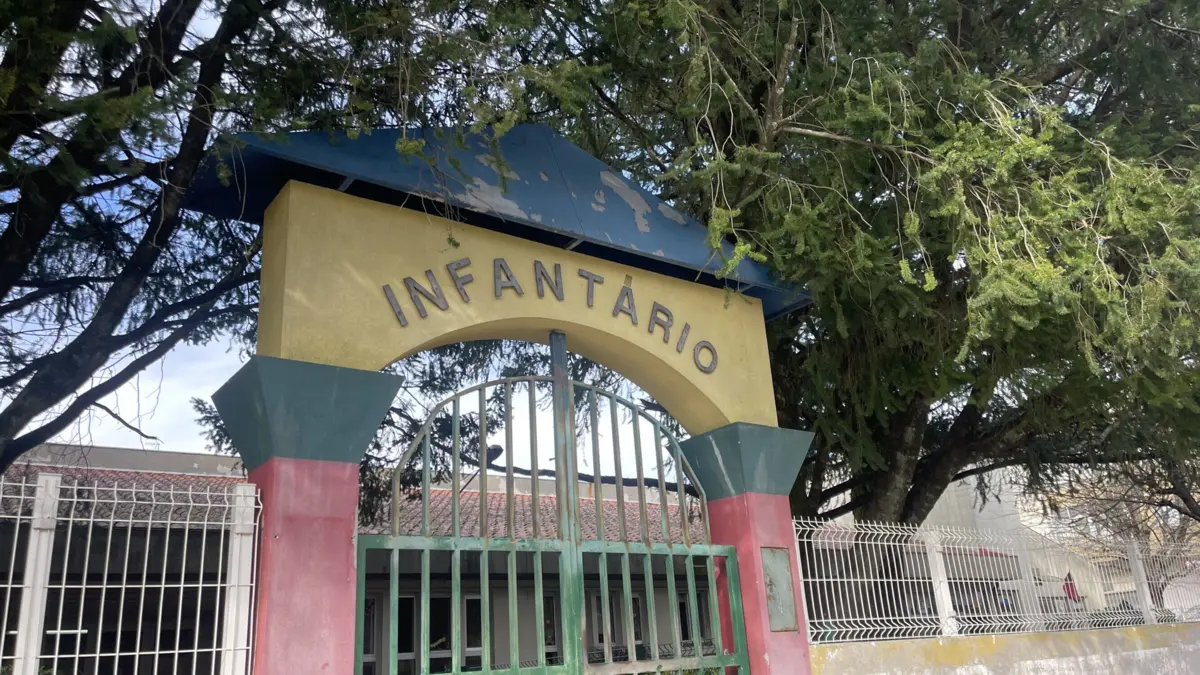 Imagem de contexto do artigo Absolvida funcionária acusada de pôr spray ambientador em genitais e fraldas de crianças