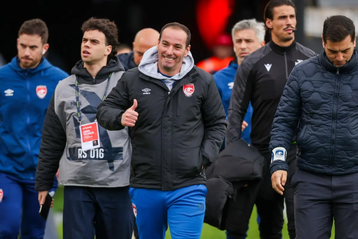 Petit é o treinador do Santa Clara